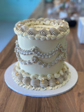 Load image into Gallery viewer, Lambeth Cake