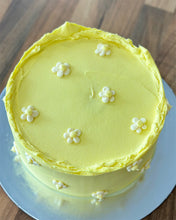 Load image into Gallery viewer, Mini Daisy Cabinet Cake