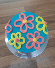 Load image into Gallery viewer, Retro Flower Cake