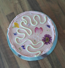 Load image into Gallery viewer, Squiggle Flower Cabinet Cake