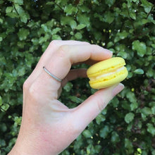 Load image into Gallery viewer, Regular Macaron 12 pack - Flavoured