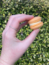 Load image into Gallery viewer, Regular Macaron 12 pack - Flavoured