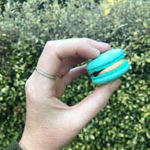 Load image into Gallery viewer, Regular Macaron 12 pack - Flavoured