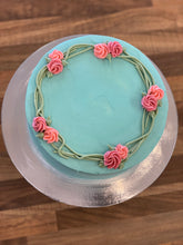 Load image into Gallery viewer, Tiny Rose Garland Cake
