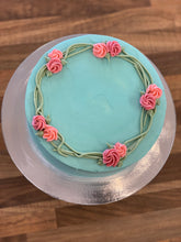 Load image into Gallery viewer, Tiny Rose Garland Cake
