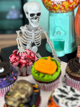 Load image into Gallery viewer, Halloween Cupcakes
