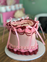 Load image into Gallery viewer, Heart Shaped Lambeth Cake
