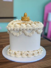 Load image into Gallery viewer, Heart Shaped Lambeth Cake
