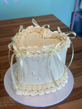 Load image into Gallery viewer, Heart Shaped Lambeth Cake
