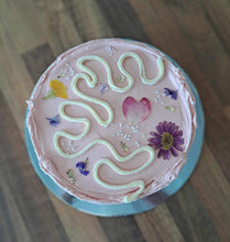 Load image into Gallery viewer, Squiggle Flower Cabinet Cake
